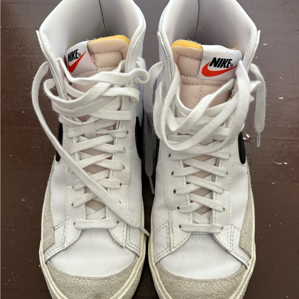 Nike White and Gray Blazer Mid ‘77